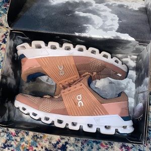 On Cloudswift in Blush/Denim. Size 8.